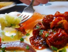 Il setaccio di patate con alici cantabriche e pomodorini confit